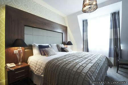Court & Leisure Centre Hotel
